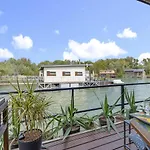 The Root Your Charming Floating * ברטיסלאבה