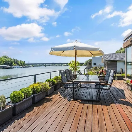 Villa The Root Your Charming Floating Pressburg