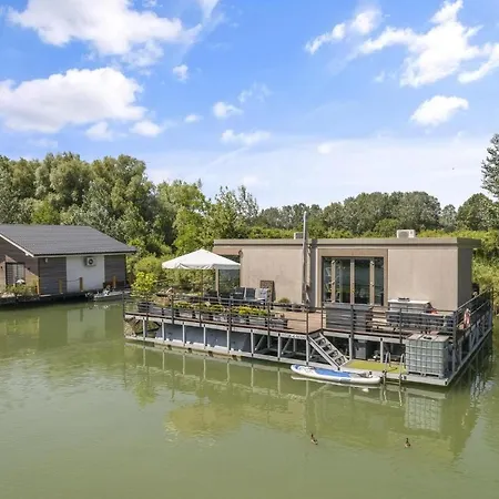 The Root Your Charming Floating * Pozsony