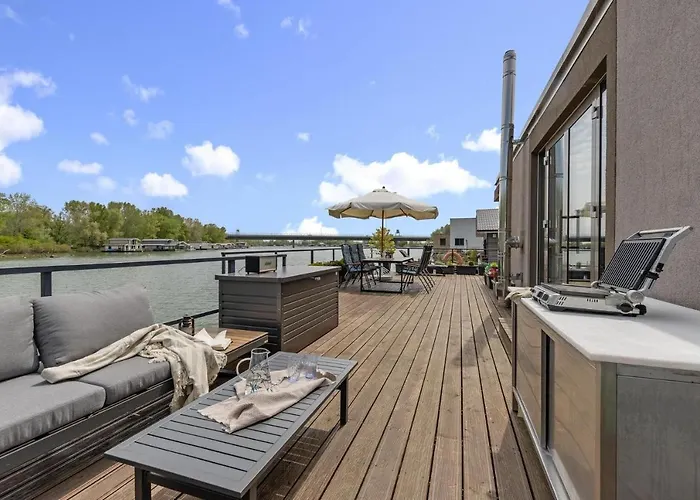 Villa The Root Your Charming Floating *