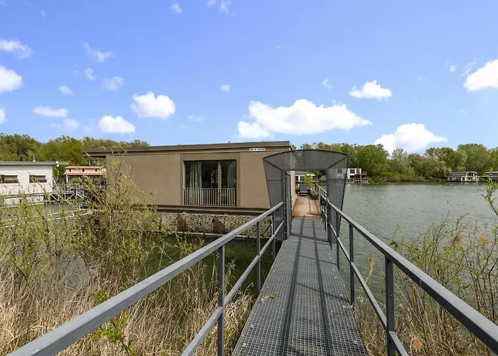 The Root Your Charming Floating Pozsony