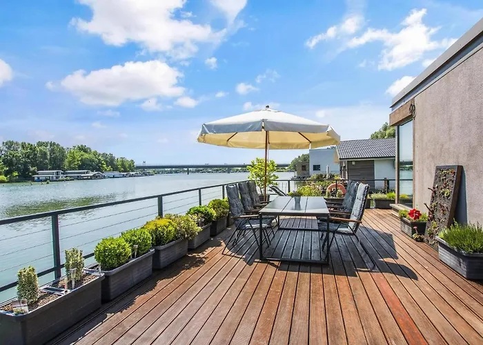 Villa The Root Your Charming Floating Pozsony