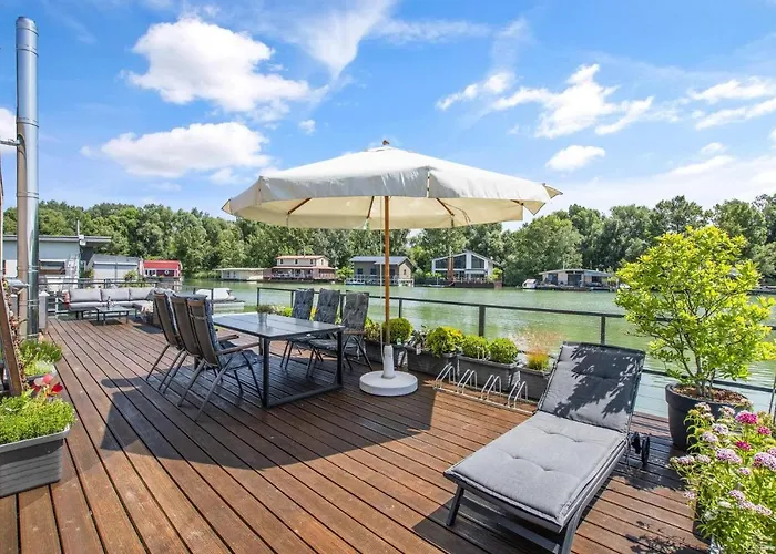 The Root Your Charming Floating Pozsony