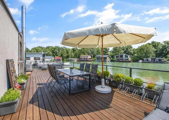 The Root Your Charming Floating Villa *